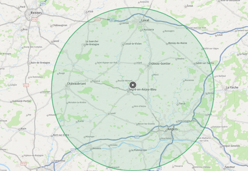 Carte indicative de la zone d'intervention de Chouette Vision : un cercle de 50 km autour de Segré-en-Anjou-Bleu couvrant le Maine-et-Loire, la Mayenne et la Loire-Atlantique